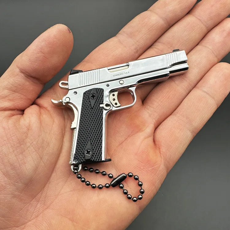 Mini 1:3 Metal Gun Model Keychain – 1911 Toy Pistol, Simulation Game Model for Children, Collectible Gift