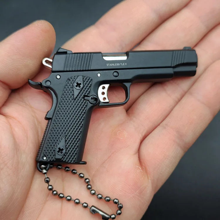 Mini 1:3 Metal Gun Model Keychain – 1911 Toy Pistol, Simulation Game Model for Children, Collectible Gift