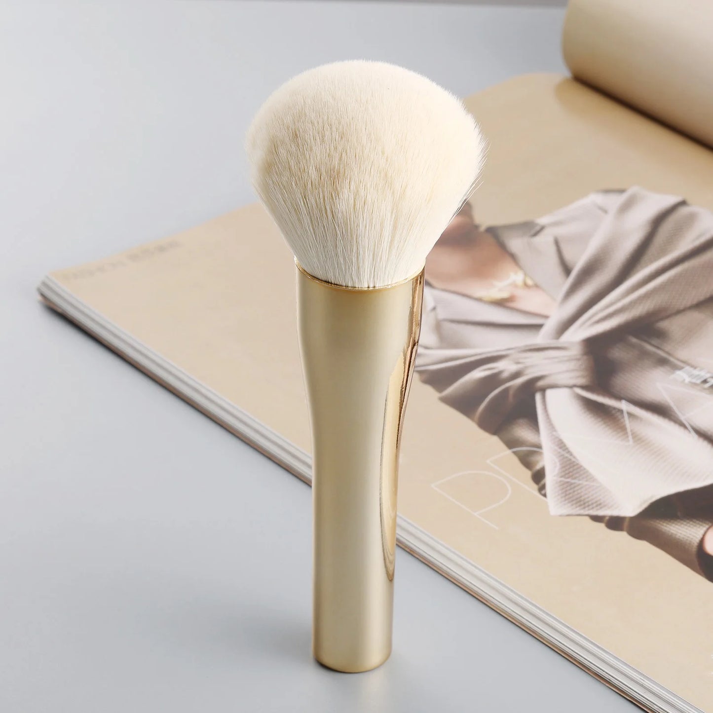 Professional Large Single Powder Brush – High-Quality Makeup Tool