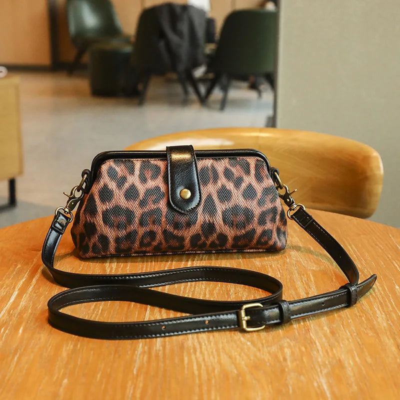 Minimalist Women’s PU Shoulder Bag - Trendy Crossbody Handbag with Clip for Daily & Professional Use
