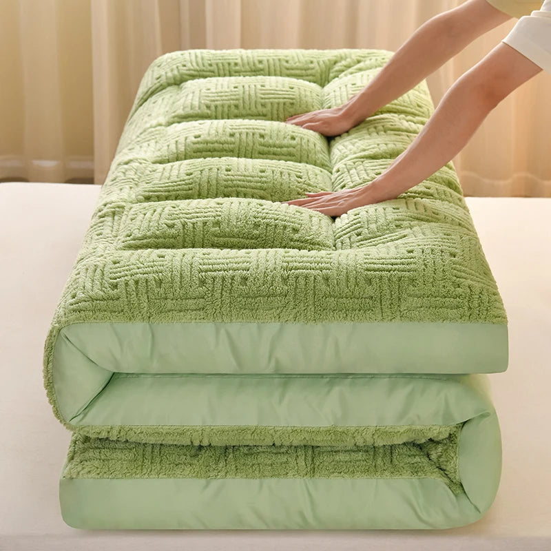 Fluffy Fleece Mattress Topper - Extra Thick Warm Plush Mattress Pad for Winter, Queen Size Folding Camping Mat