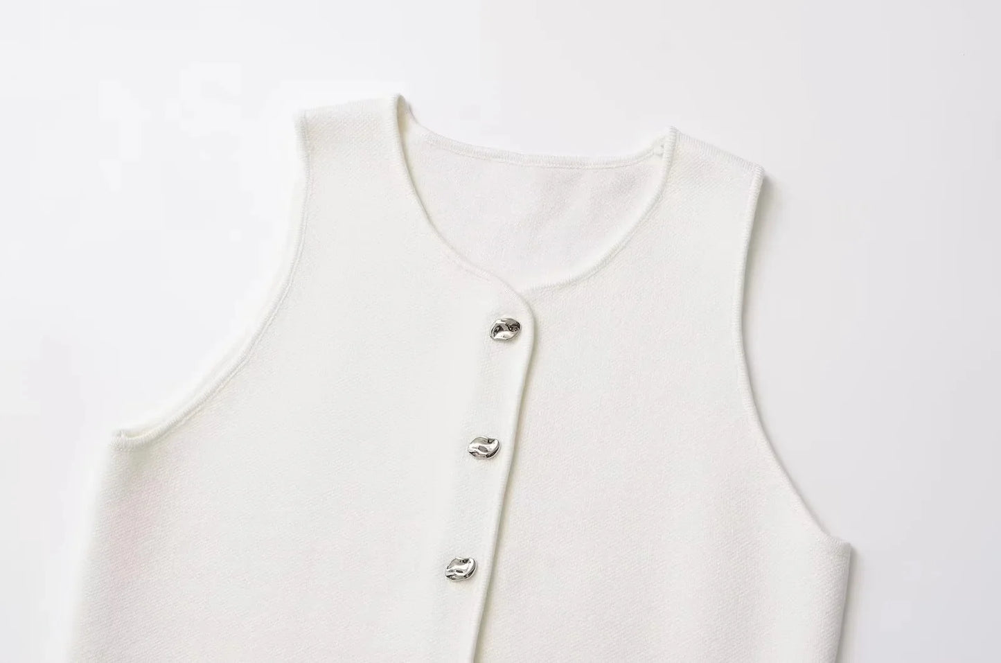 Fall 2025 Knit Vest for Women – Sleeveless Cropped Asymmetrical Slim Sweater Top – White Basic Slim Shirt