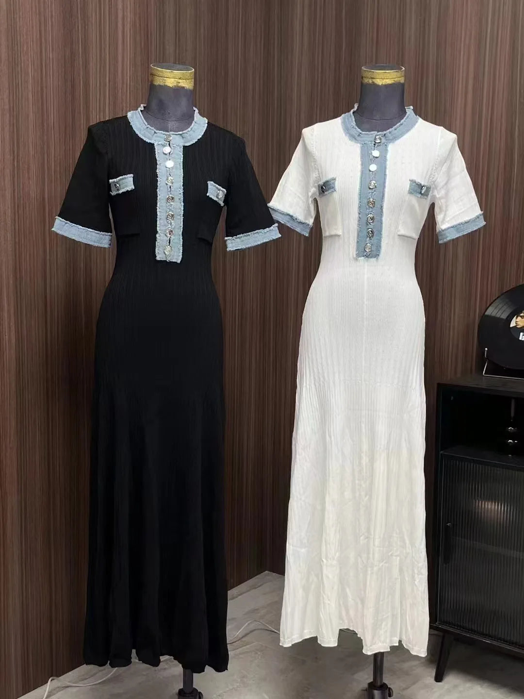 Elegant Denim Patchwork Knitted Long Dress – Women’s V-Neck Short Sleeve Bodycon with Buttons & Pockets