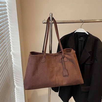 Elegant Suede Shoulder Bag - Stylish Bucket Handbag with Spacious Storage & Versatile Underarm Tote Design