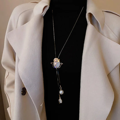 Opal Tulip Long Sweater Necklace – Elegant Floral Pendant Chain for Women Autumn Winter Fashion Accessories