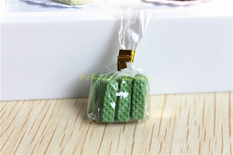 1/12 Miniature Dollhouse Cake – Pretend Play Dessert Toy for Blythe & BJD Dolls
