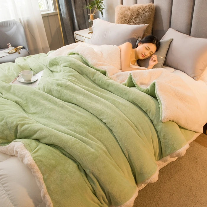 Wool Throw Blanket – Double-Sided Warm Winter Bedspread for Queen Beds & Camping