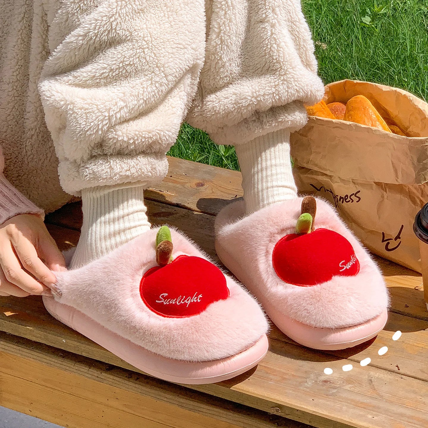 TZLDN Cartoon Plush Slippers – 3D Apple Faux Fur Indoor Slippers for Couples, Warm Winter Cotton Shoes for Women & Men