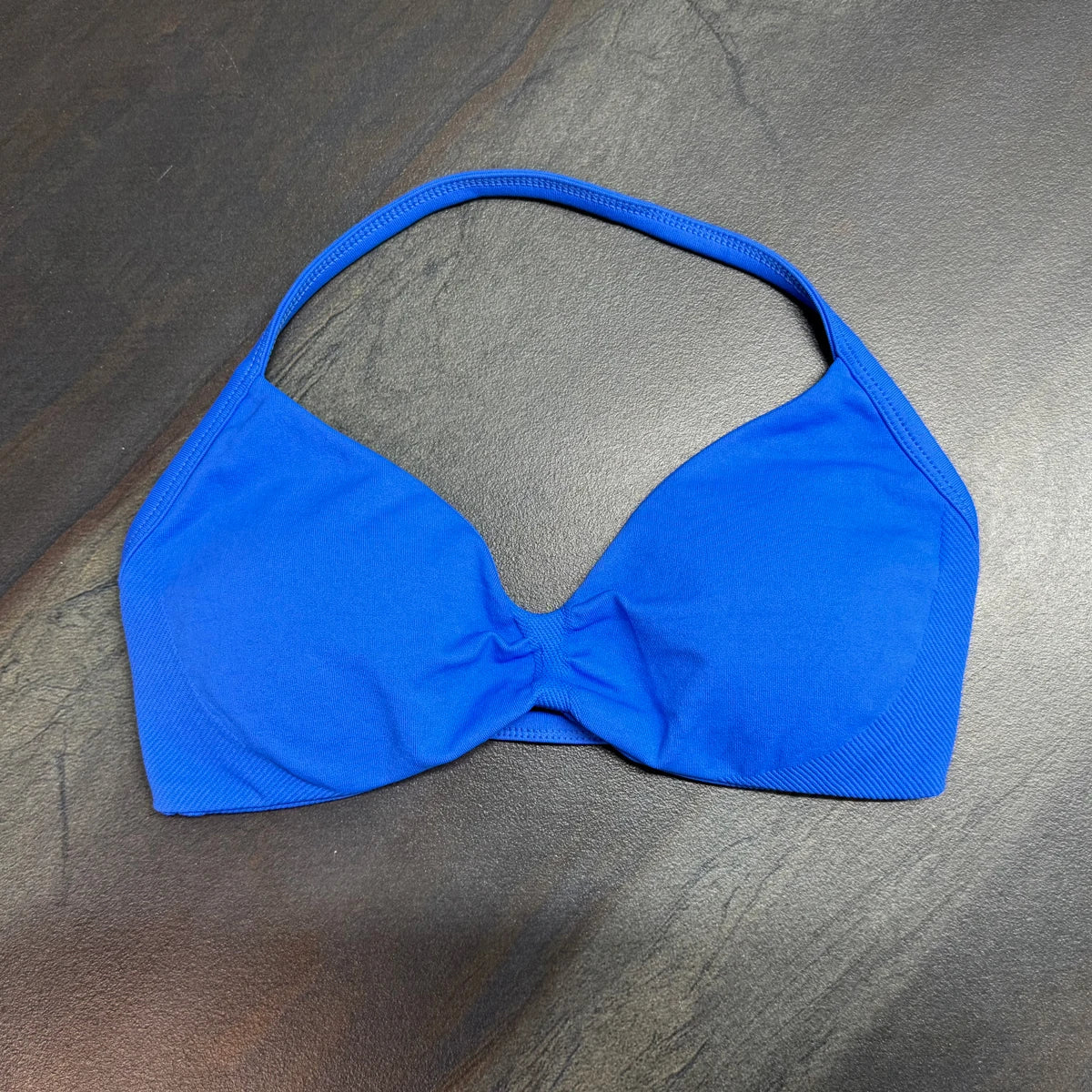 Impact Strappy Halter Sports Bra – Light Support Seamless Gym & Yoga Crop Top with Padding