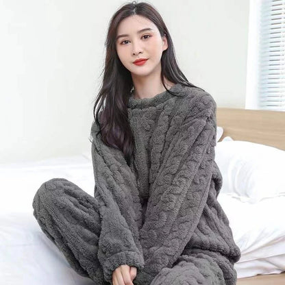 Two-Piece Autumn & Winter Pajama Set – Thick Fleece-Lined Coral Velvet Long-Sleeve Top and Pants, Warm Home Wear
