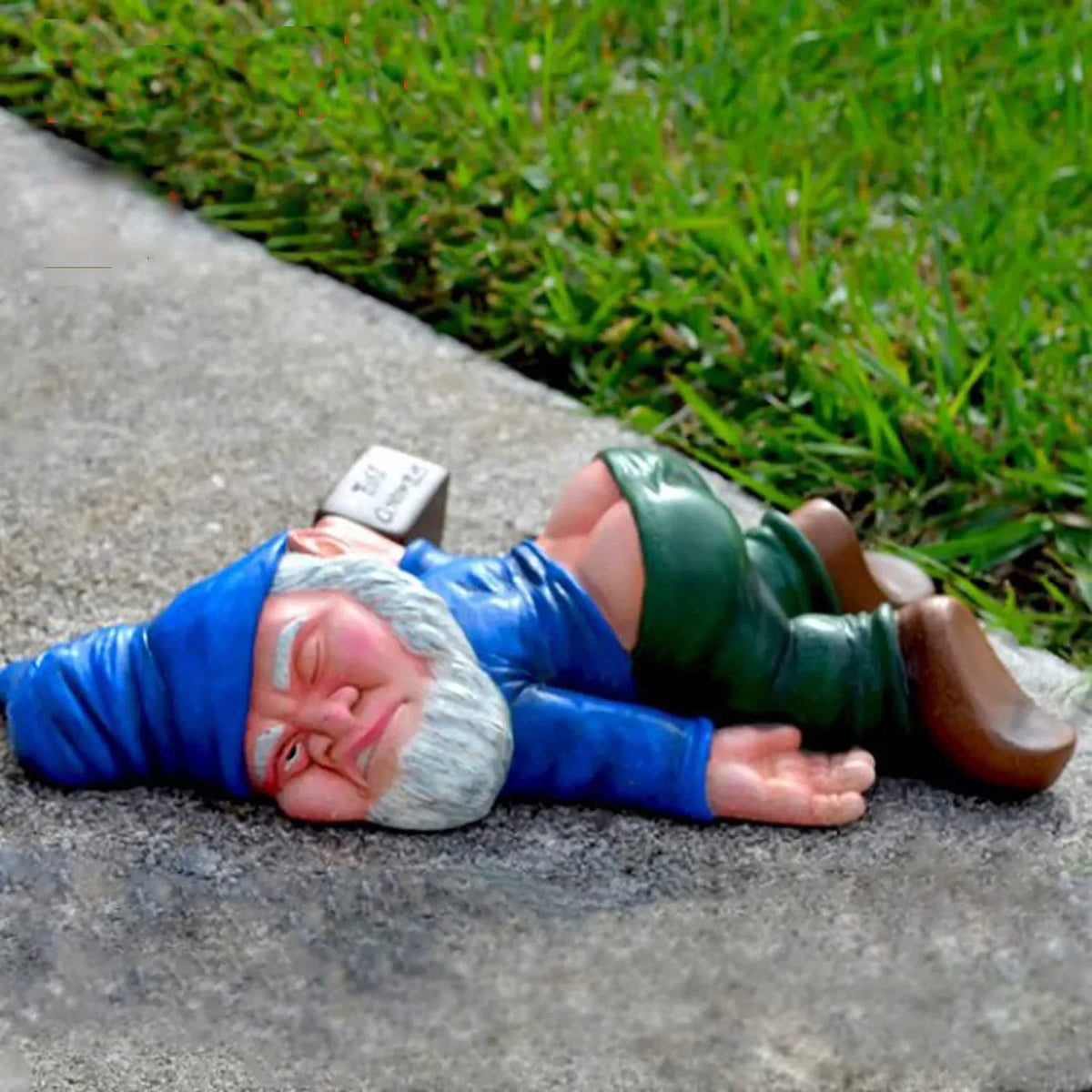 15cm Drunken Garden Gnome Statues - Funny Weatherproof Resin Ornaments for Indoor and Outdoor Decor