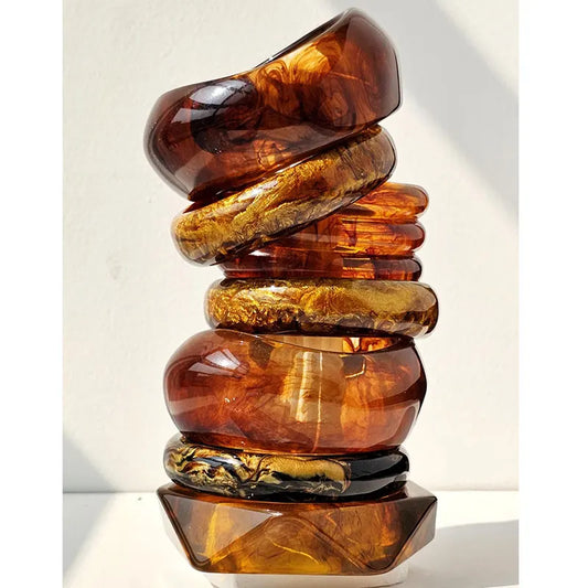 Creative Retro Geometric Chunky Brown Resin Bracelet – Autumn Winter Sweater Bangle for Women 2025
