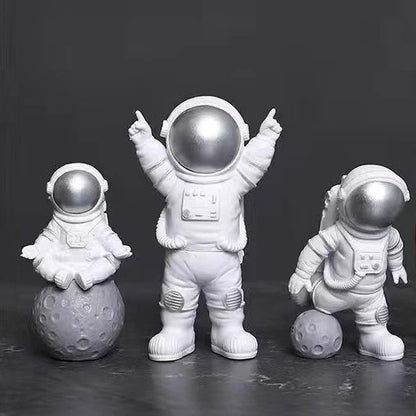 4-Piece Astronaut Figurine Set – Spaceman Statue Sculpture Educational Toy & Desktop Home Decoration Gift for Kids