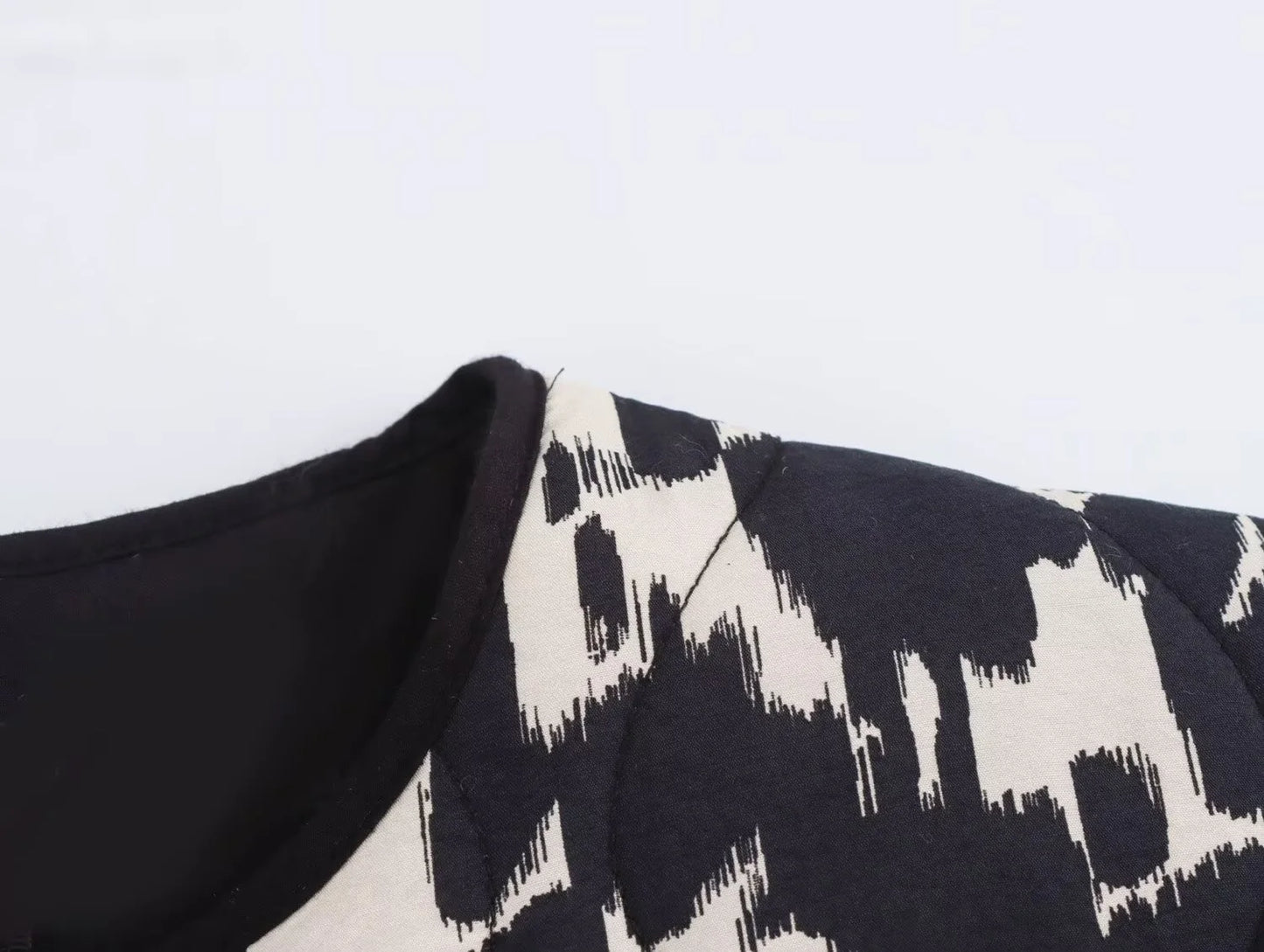 2024 Autumn Women's Snake Skin Printed Jacket – European & American Style, Fashion Button Long Sleeve Coat