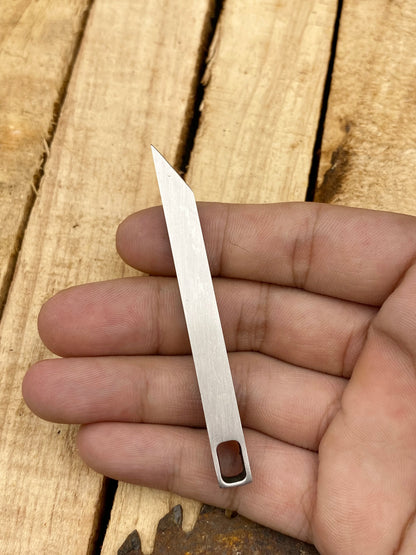 EDC Stainless Steel Pry Bar Keychain – Small Heavy-Duty Pocket Tool for Everyday Carry & Outdoor Activities