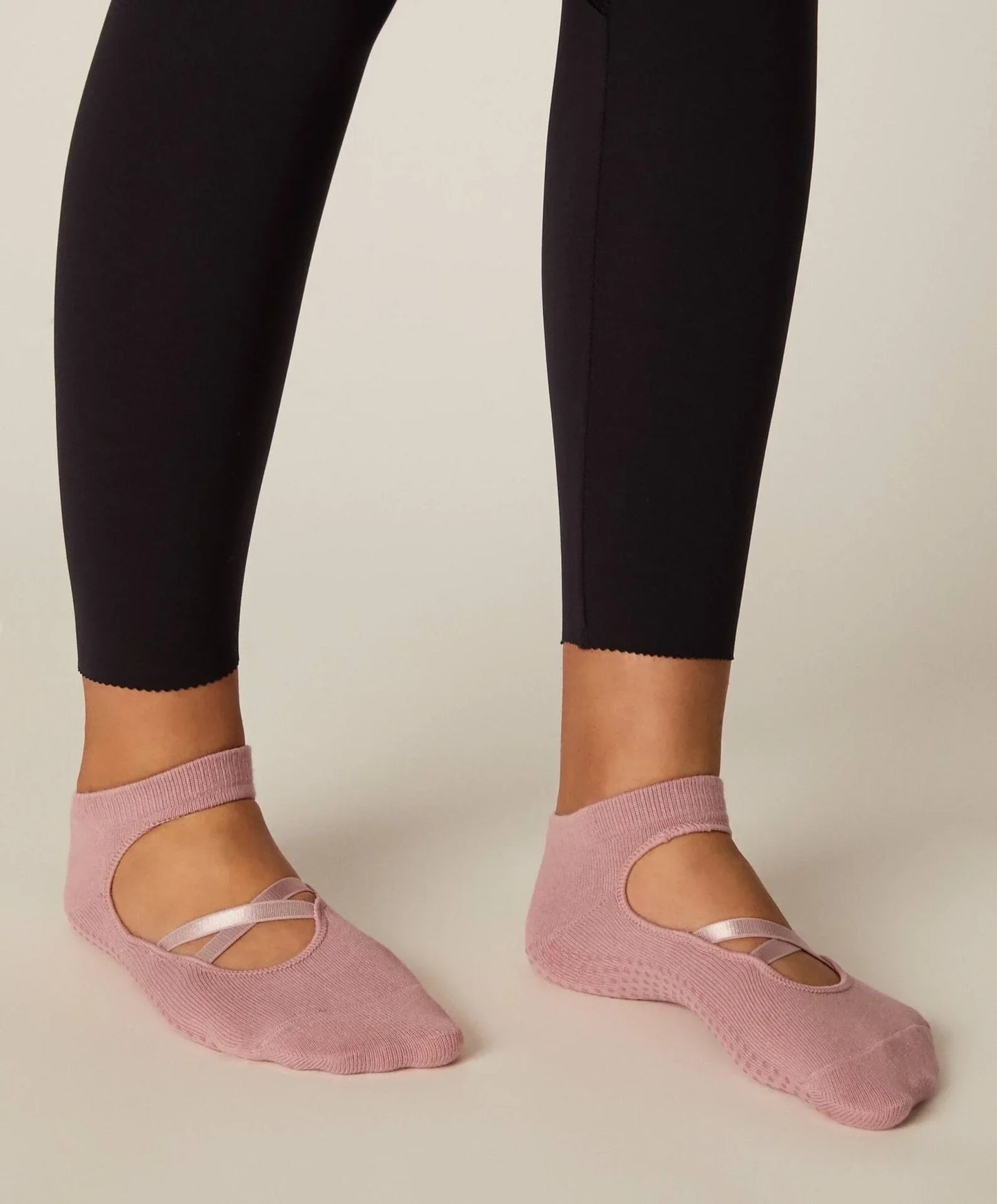 2 Pairs Women's Yoga Socks – Breathable Cotton, Sweat-Absorbent, Anti-Slip Silicone Grip for Pilates & Fitness