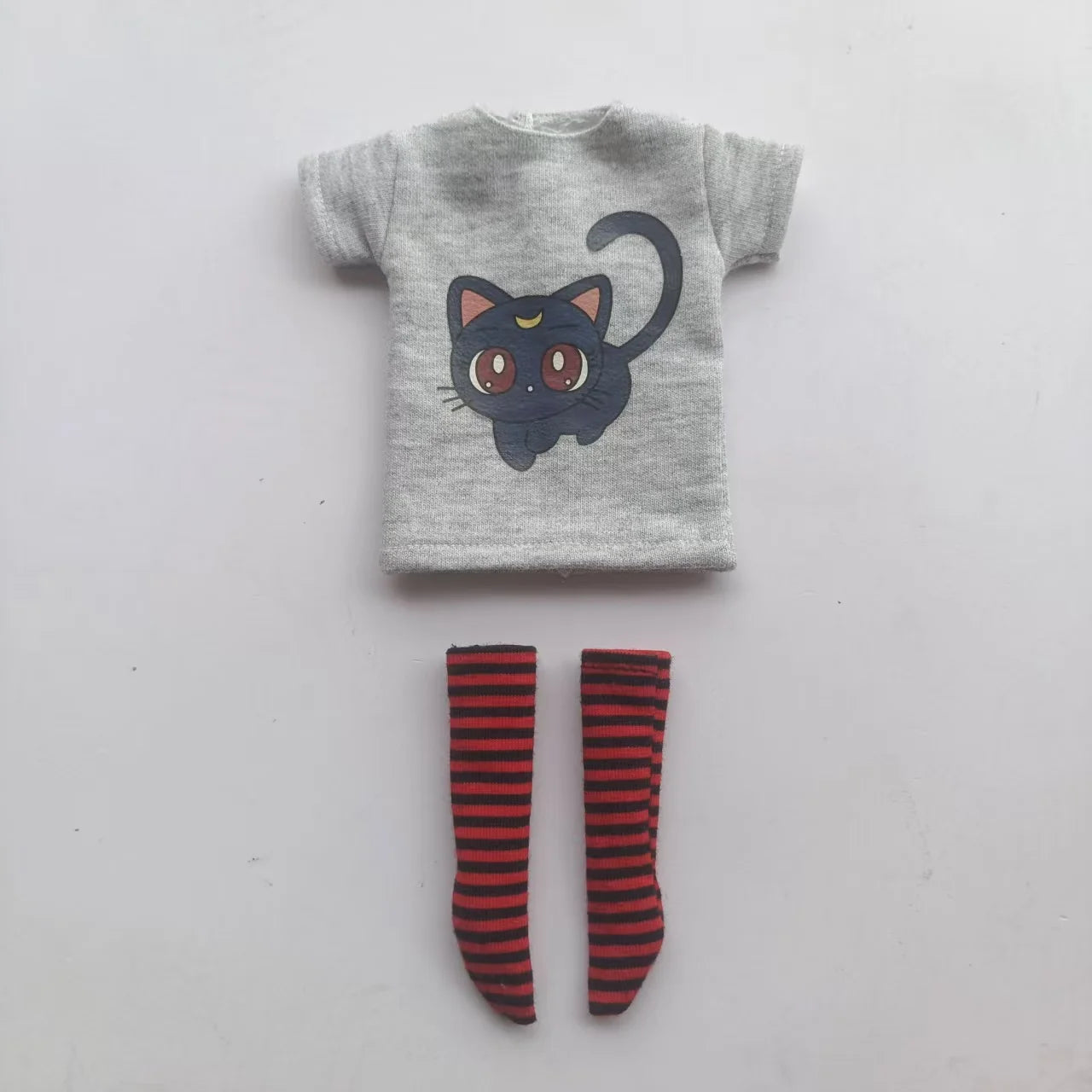 Handmade OB24 1/6 Blyth Doll Clothes – Cartoon T-Shirt with Striped Socks for 1/6 Doll Accessories
