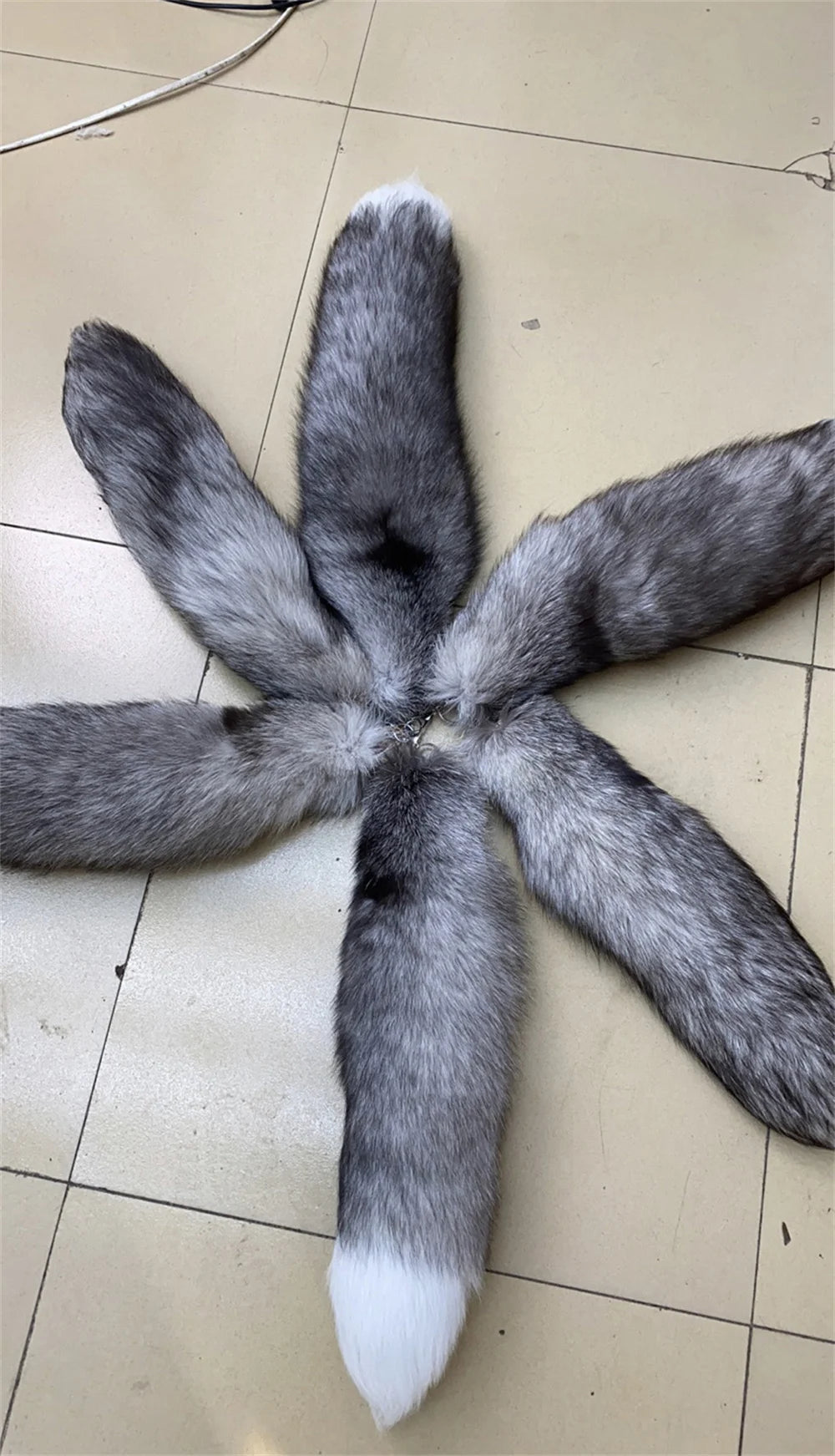 Natural Fox Fur Tail Keychain – 40cm Furry Racoon Bag Charm & Fluffy Keyring Accessory for Women