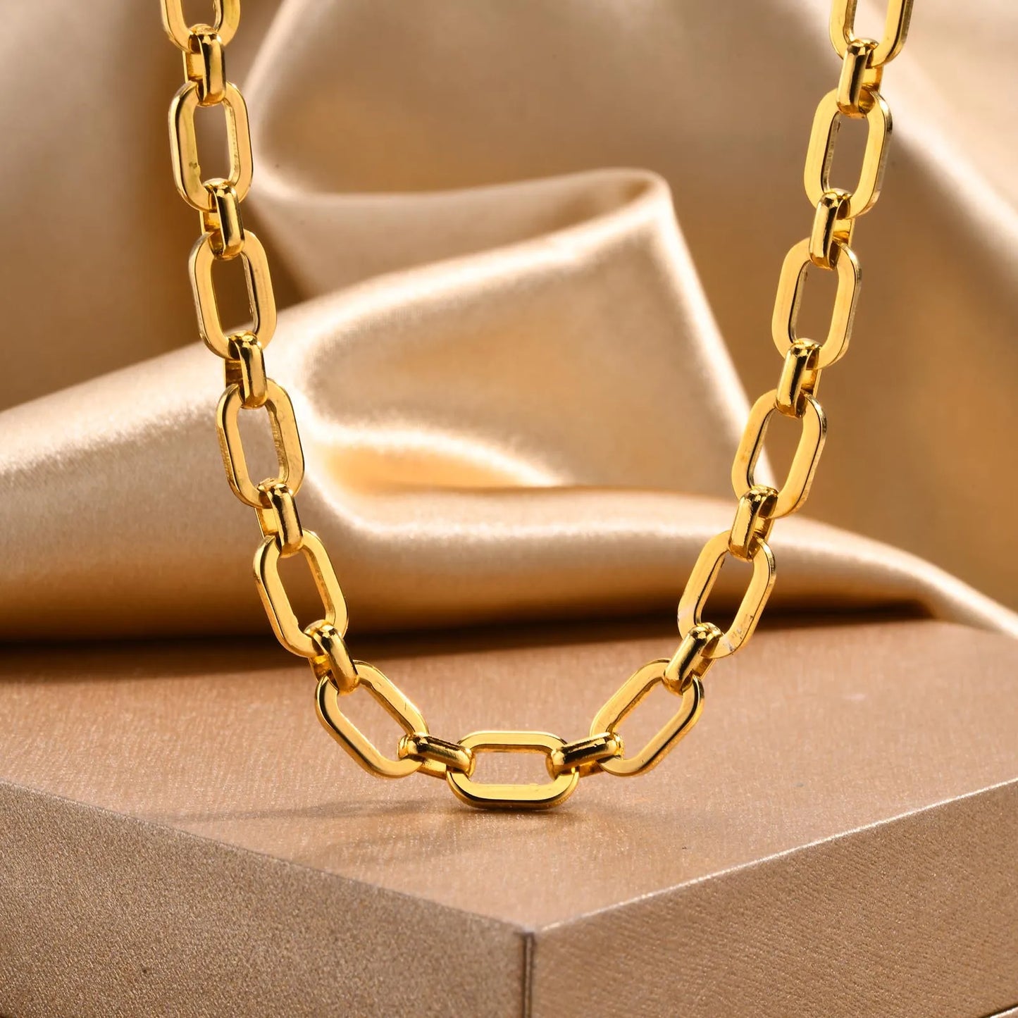Chunky Gold-Plated Link Necklace — Stainless Steel Oval Chain Choker for Women, Minimalist Jewelry