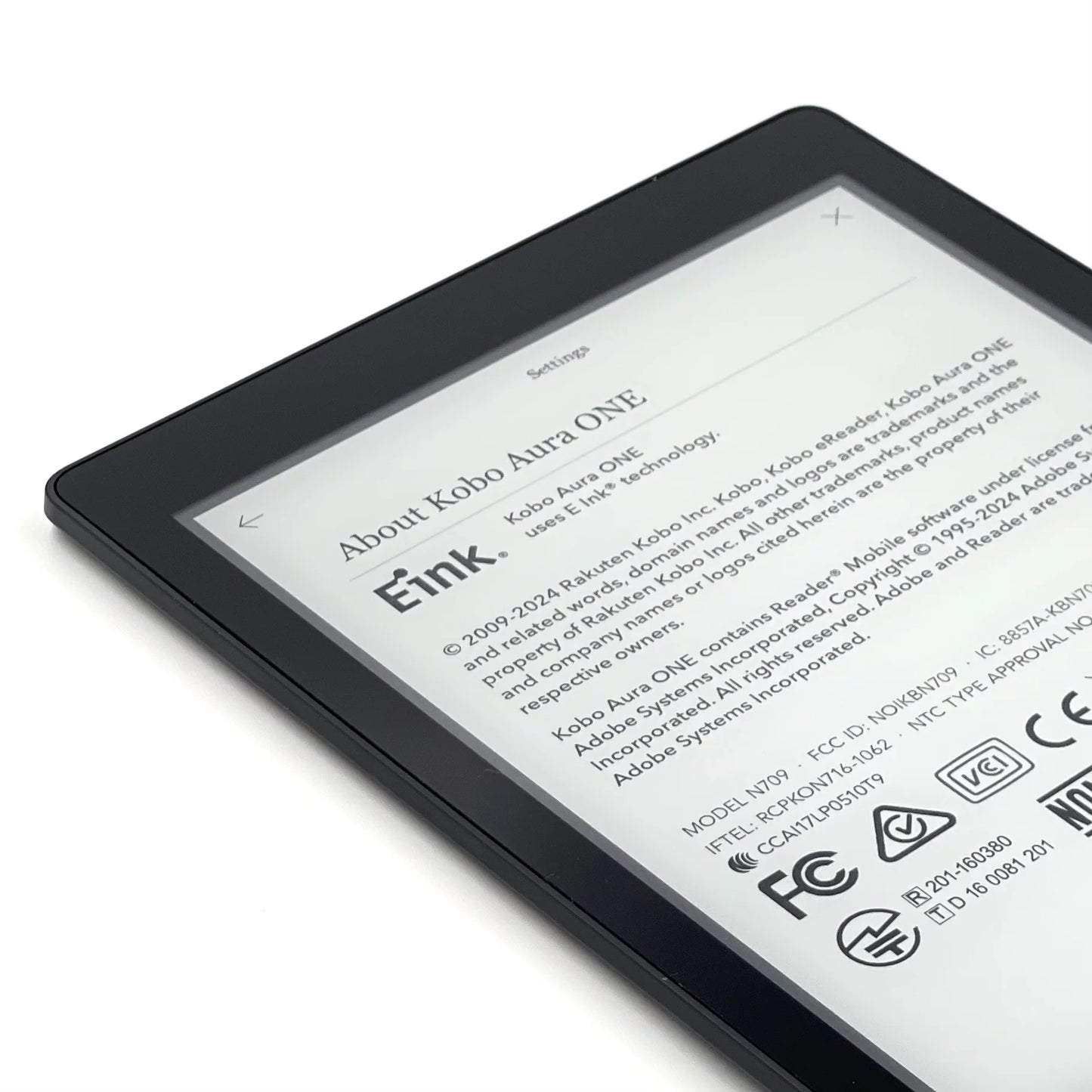 KOBO Aura One 7.8" E-Reader | 300PPI HD Carta E-Ink, IPX8 Waterproof, 8GB WIFI, Two-Color Light