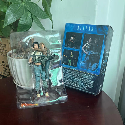 NECA Alien 2 LT Ellen Ripley & Newt Figure – Giger Xenomorph Facehugger Collectible Action Model Toy, Perfect Gift