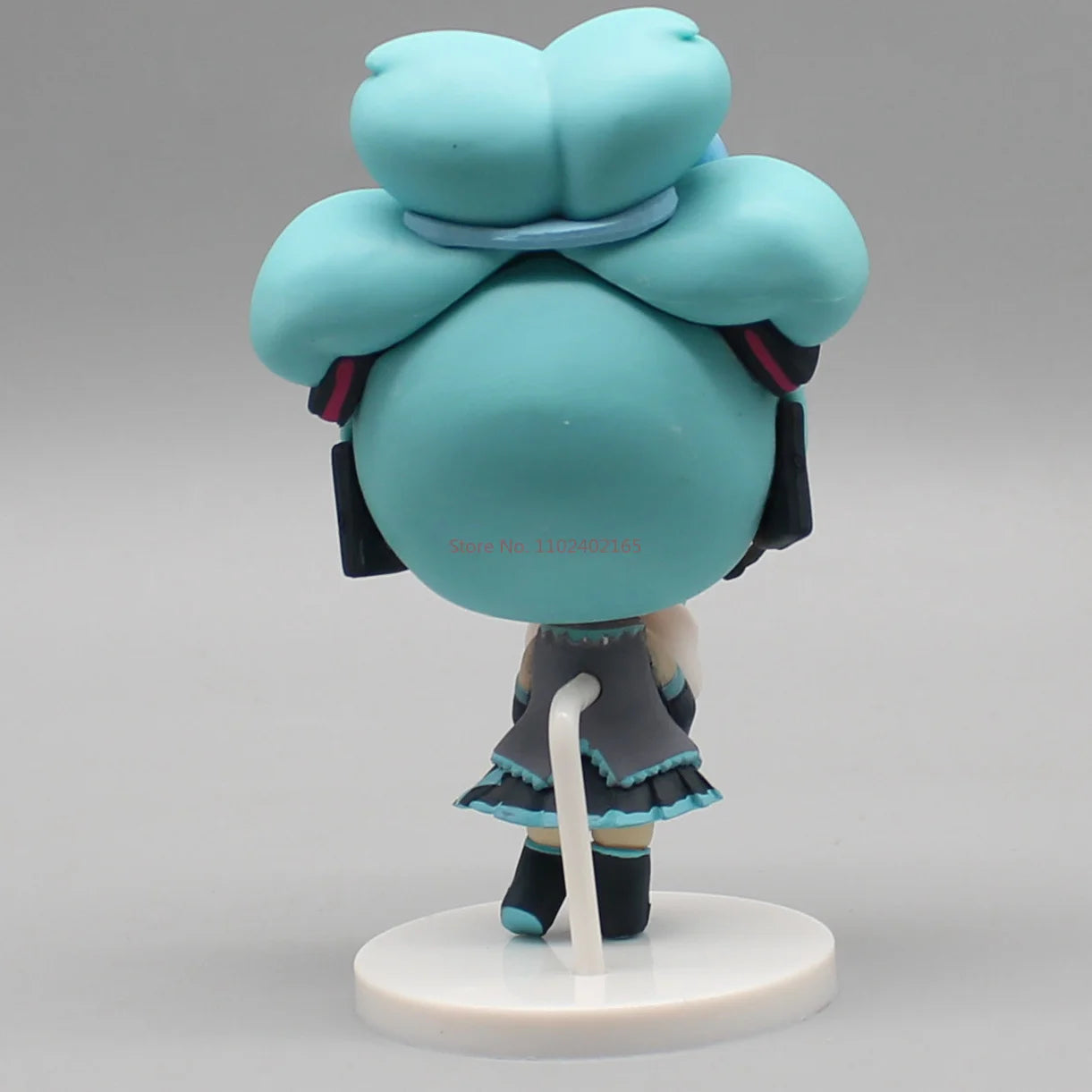 Hatsune Miku Anime Figurine – Holding Cinnamoroll, Bean-Eyed Kawaii Action Figure, Tabletop Decoration & Toy Gift for Children