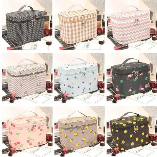 Large Capacity Geometric Pattern Makeup Storage Bag: Cute & Waterproof Travel Accessory in Urban Simple Style - Unisex Polyester Material