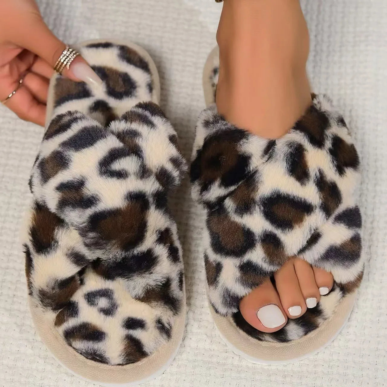 Popular Cross Furry Slippers for Women – Fluffy EVA Slides, Soft Flat Shoes for Autumn & Winter Outdoor Fashion