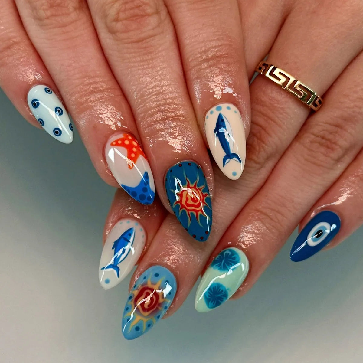 24pcs Goldfish Pattern Almond Press-On Nails – Simple Nude Pink Wearable Detachable False Nail Manicure Set