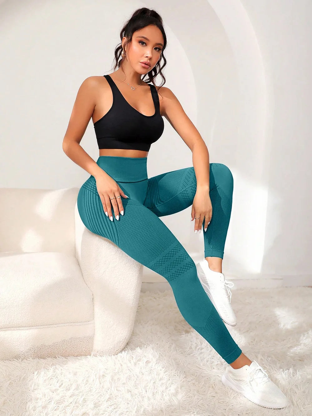 High-Waisted Sports Pants for Women – Elastic Fitness & Yoga Pants with Butt Lifting Sexy Lines