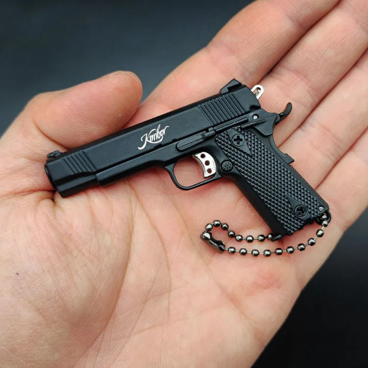 Mini 1:3 Metal Gun Model Keychain – 1911 Toy Pistol, Simulation Game Model for Children, Collectible Gift