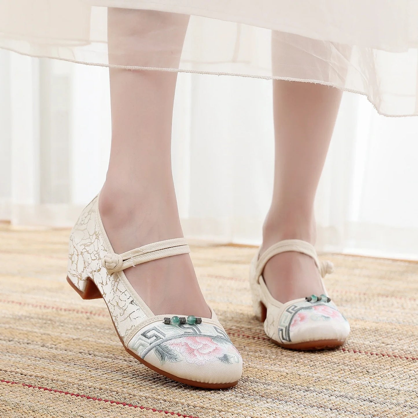 Women’s Embroidered Traditional Shoes - Vintage Chinese Hanfu Qipao Beijing Style Ethnic Dance Footwear