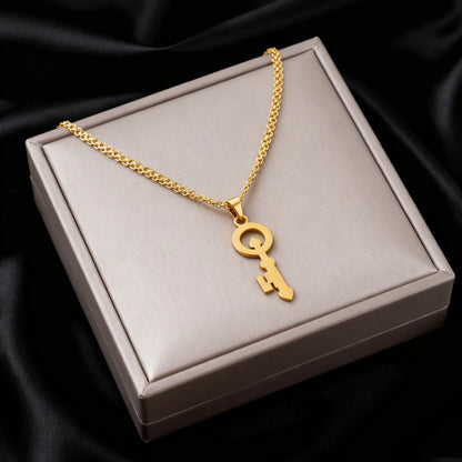 Luxury Gold Stainless Steel Letter Necklace – Minimalist Women’s Jewelry for Daily Wear & Gift