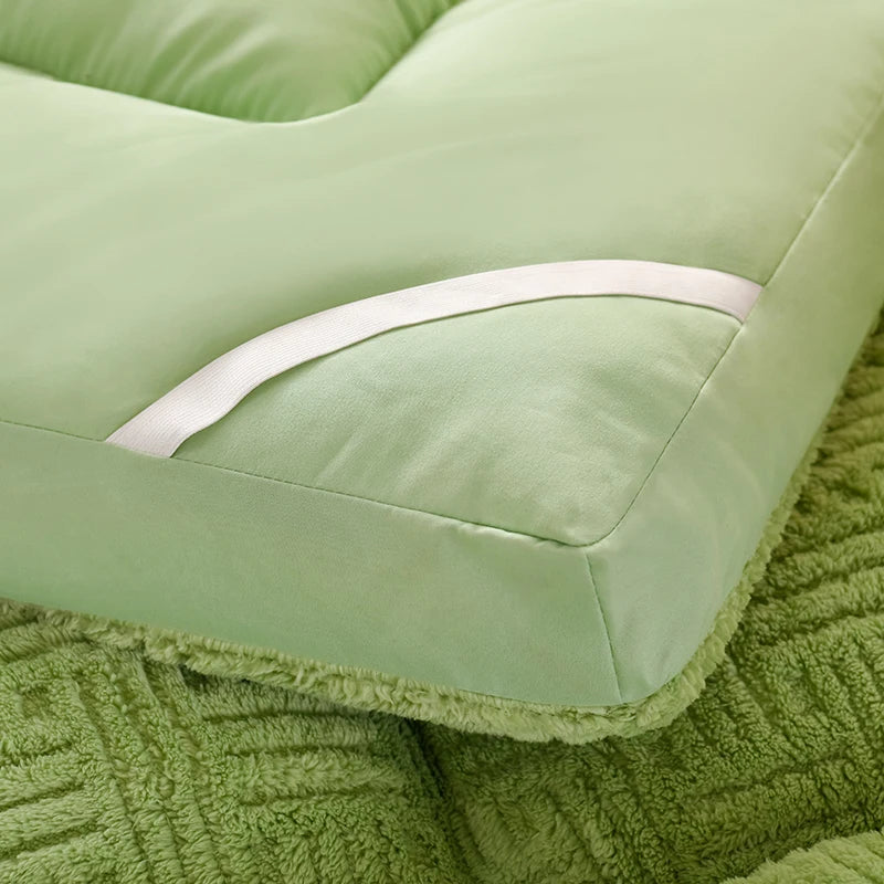 Fluffy Fleece Mattress Topper - Extra Thick Warm Plush Mattress Pad for Winter, Queen Size Folding Camping Mat