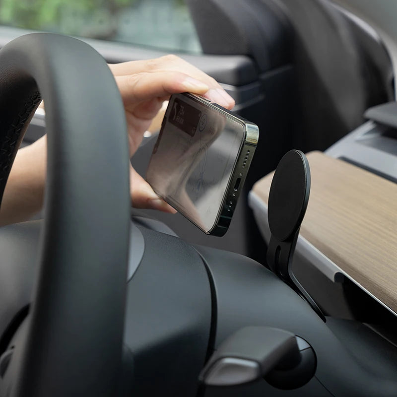 Magnetic Steering Wheel Phone Holder for Tesla Model 3/Y/S/X – Universal Auto Mount Stand for Apple, Xiaomi & Huawei Smartphones