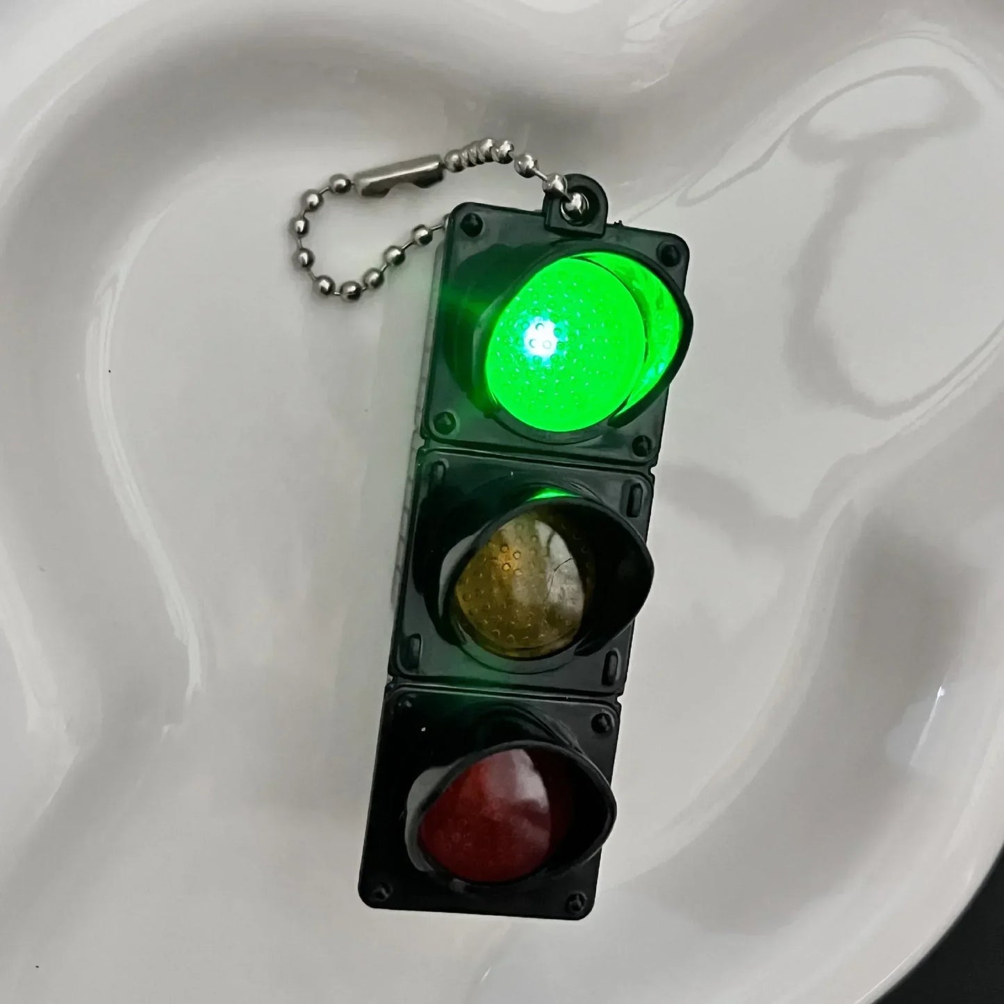 1/2Pcs Simulation Electronic Traffic Light Keychain – Mini LED Pedestrian Light Toy, Kids Cognitive Gift Pendant