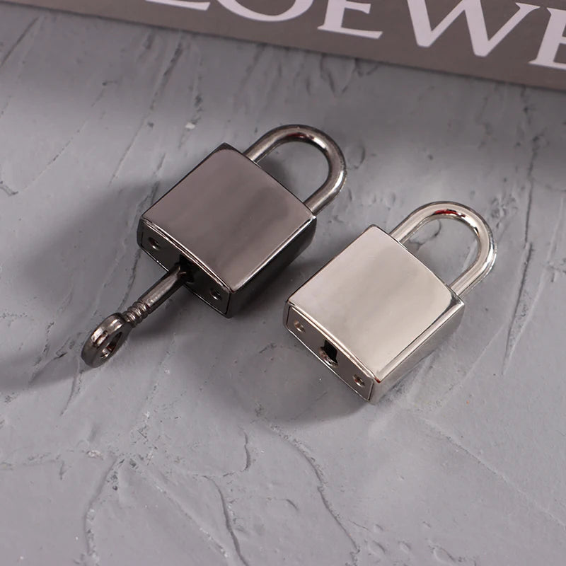 Vintage Heart-Shaped Metal Mini Padlock – Key Lock for Bags, Suitcases, and Luggage Boxes with Key