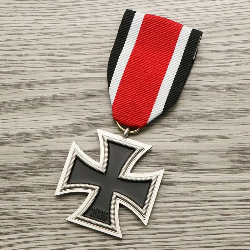 Iron Cross Second Class Oak Leaves Badge — Helmet Pendant Medal with Ribbon, Pin-Style Military Decoration Craft