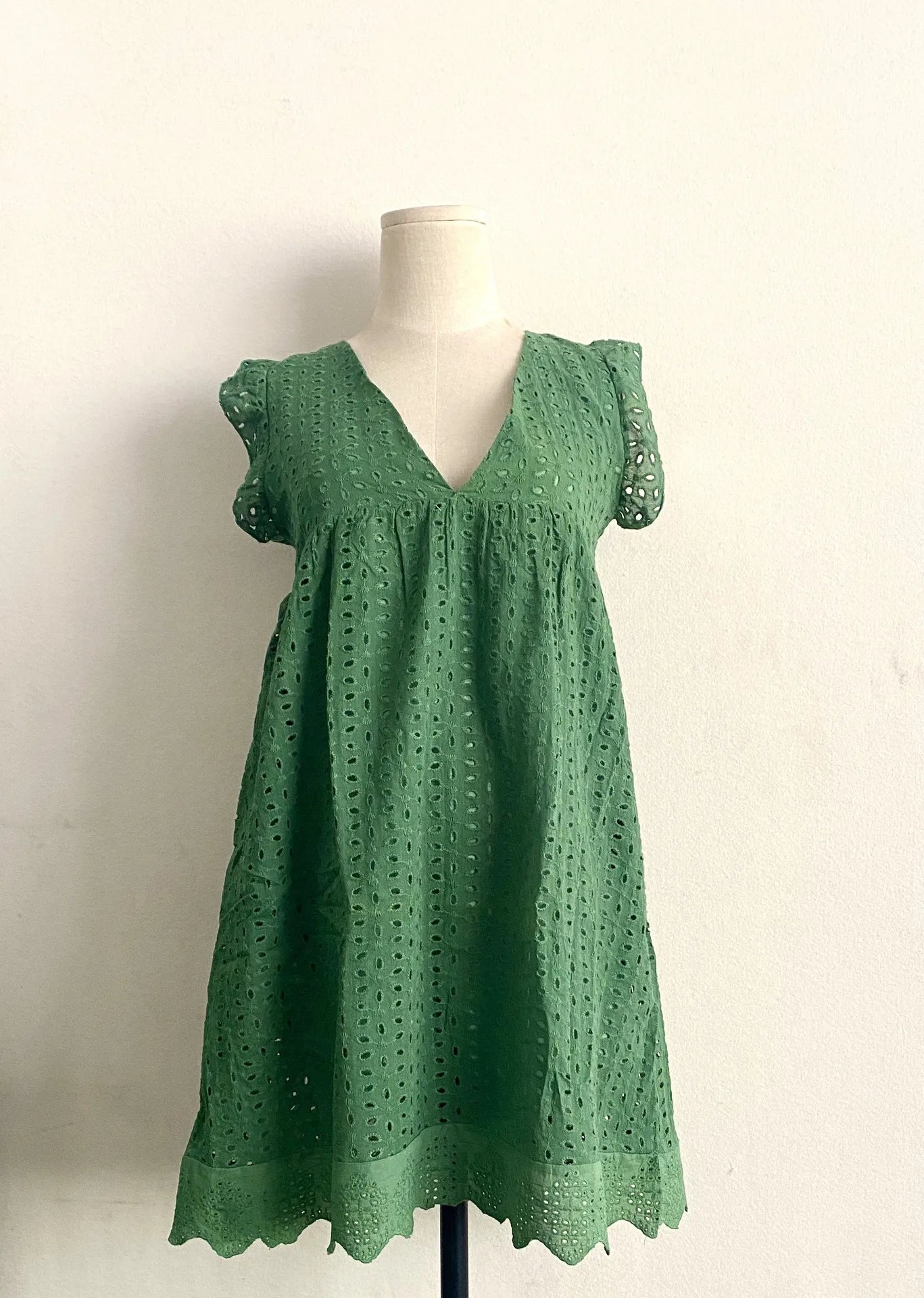 Women's Summer Lace Jacquard V-Neck Dress - Elegant Solid Color Hollow Out Casual Commuting Fashion Style