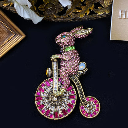 Vintage Baroque Crystal Castle Carriage Brooch – Rhinestone Clock Pin Badge for Women & Girls, Elegant Statement Jewelry