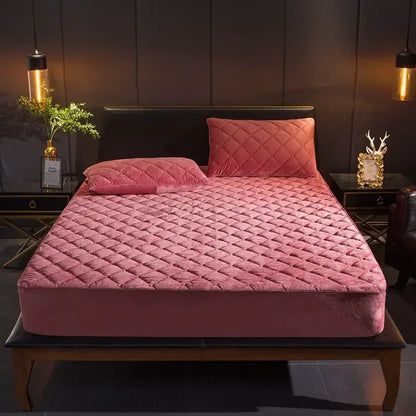 Plush Quilted Mattress Cover - Thick Warm Crystal Velvet Fitted Bed Sheet for Queen & King Beds, Pillowcase Not Included