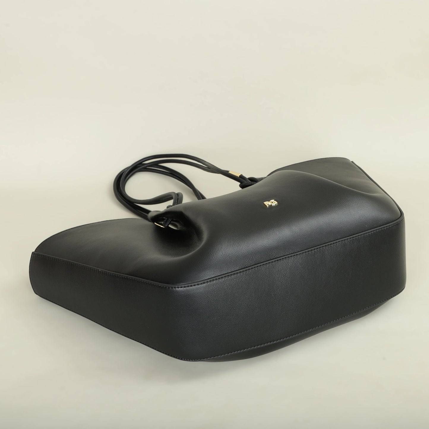 PG Large-Capacity Women’s Shoulder Bag — Light Luxury Fashion Handbag with Elegant Design