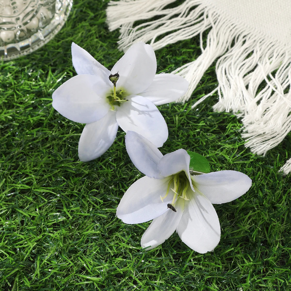 Simulated Orchid Flower Hairpins – White & Pink Hair Clips for Women, Summer Travel Seaside Fashion Headwear