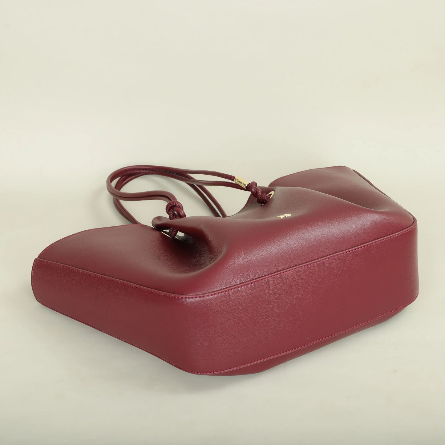 PG Large-Capacity Women’s Shoulder Bag — Light Luxury Fashion Handbag with Elegant Design