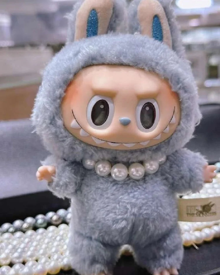 17cm Labubu Macaron Sitting Party Ornament — DIY Cute Plush Pendant with Pearl Necklace & Alloy Chain Accessory