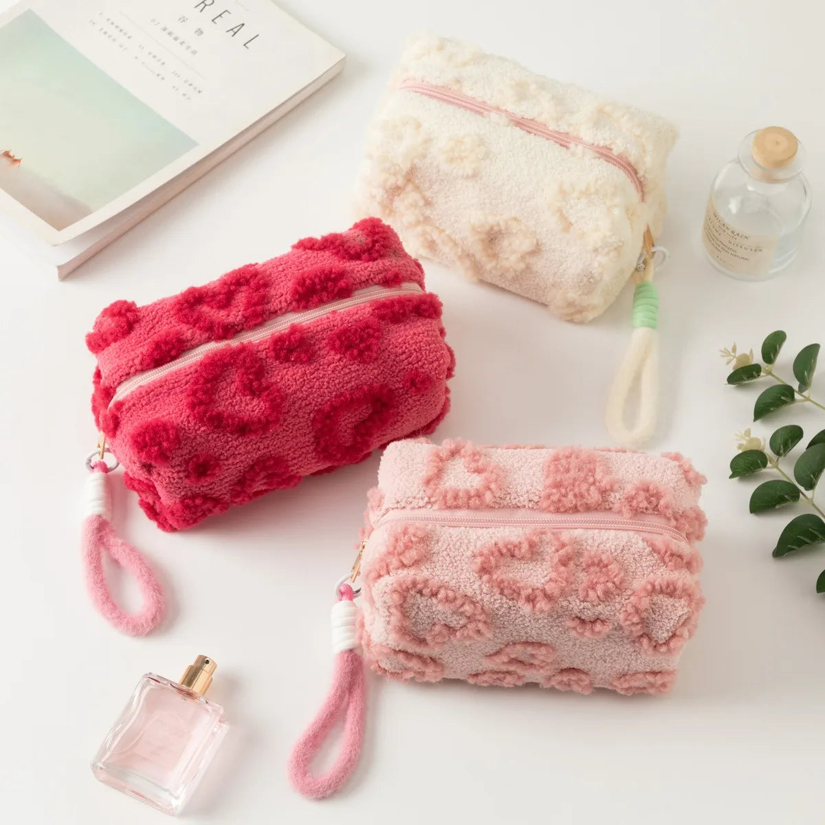 Ins Sweet Plush Makeup Bag – Large Capacity Cute Cosmetic & Toiletries Storage, Portable Travel Bag