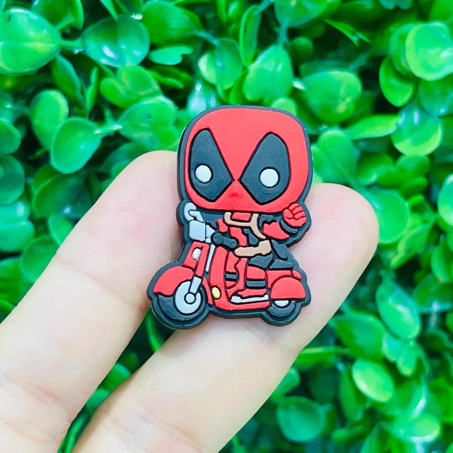 9-15pcs MINISO Marvel Deadpool Shoe Charms – PVC DIY Sandal Accessories for Kids’ Gifts
