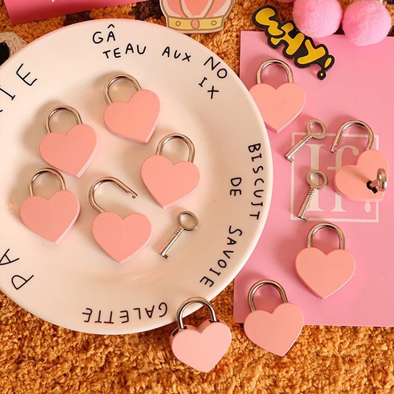 30x39mm Antique Heart-Shaped Padlock – Vintage Pink Romantic Key Lock for Diaries, Weddings, and Jewelry