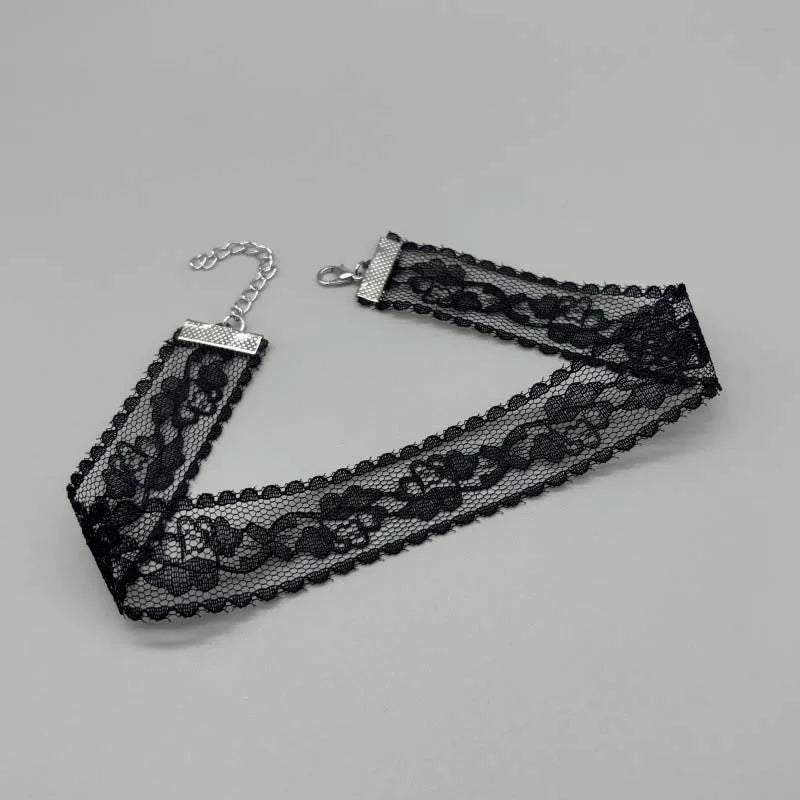 Short Lace Choker Necklace - Black & White Romantic Fashion Jewelry for Women & Girls, Party Gift Accessory