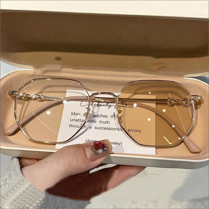 Women's Smart Photochromic Prescription Glasses – Color-Changing Outdoor Sunglasses for Myopia